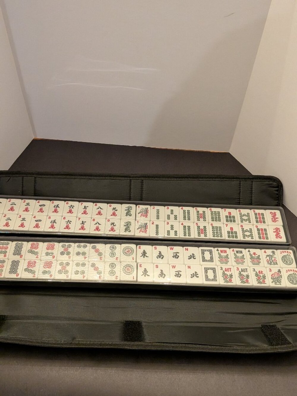 GUSTARIA American Mahjong Game Set 166 White Tiles 4 Racks Pushers Navy Bag NIB